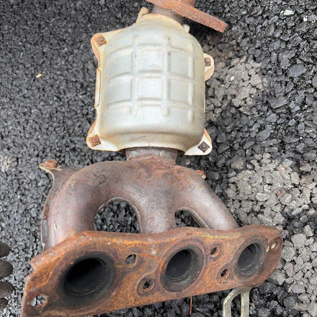 リリ-さん専用で　　SUZUKI 触媒コンバーター マニホールド付き中身完備